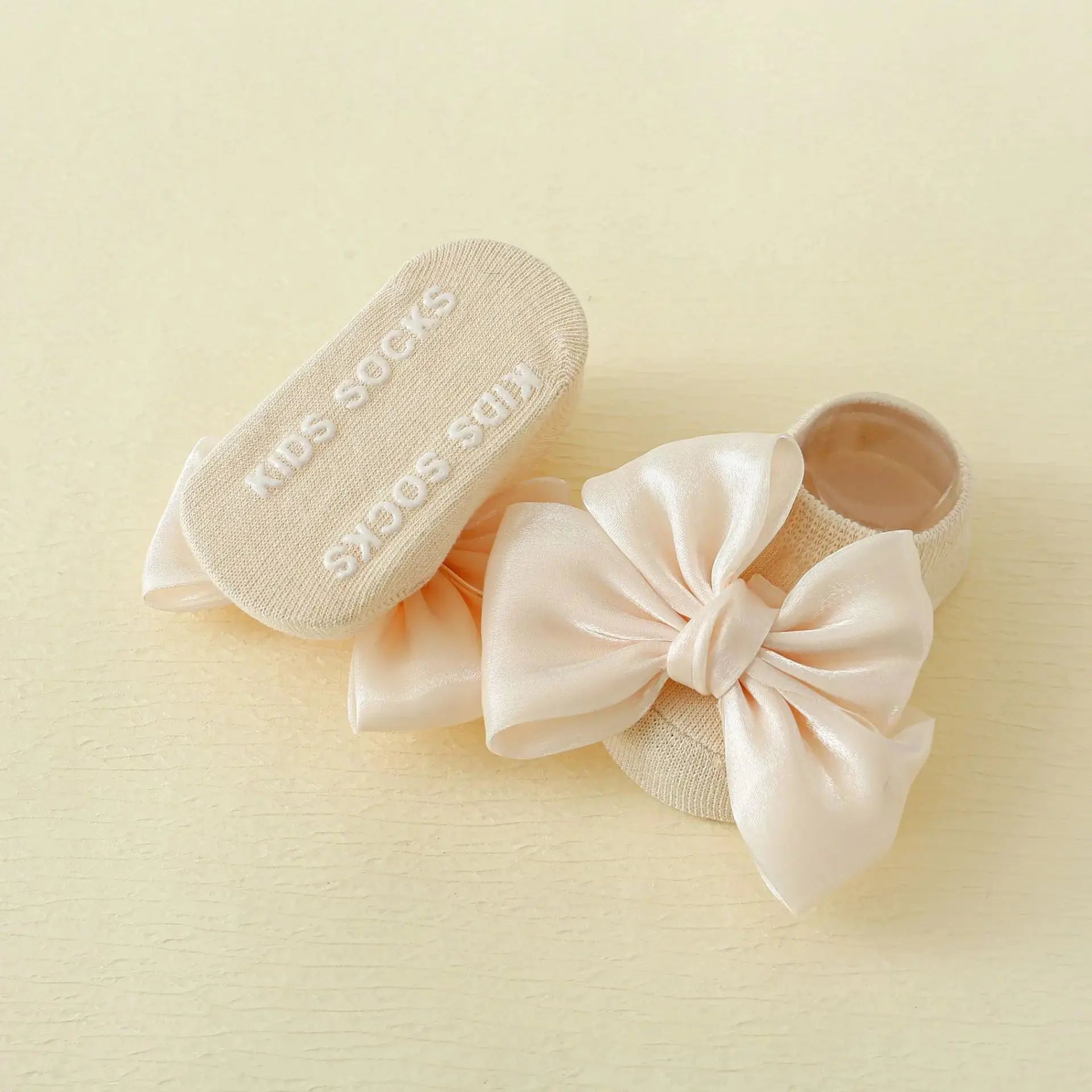 Fiyonklu Çorap bedobee